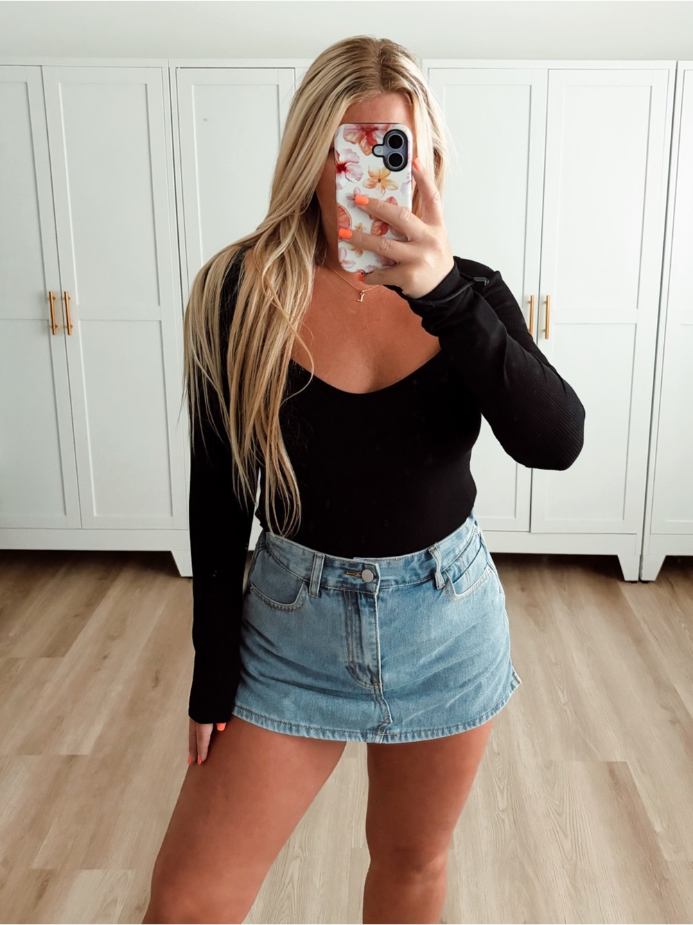 Black long sleeve scoop neck bodysuit